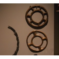 Seven-point and four-point solar discs inside circles